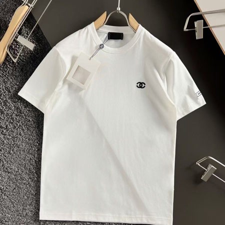 シャネル 半袖Ｔシャツ 上品ロゴ刺繍 袖ロゴ クルーネック レディース トップス ホワイト 白 大きいサイズ ﻿