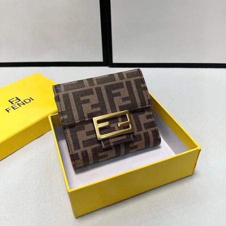 フェンディ 財布 レディース 三つ折り財布 FFモノグラム レザー ブラウン系 