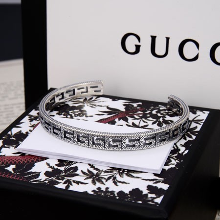 GUCCI グッチ スクエアG  カフブレスレット バングル おしゃれ メンズ レディース シルバー