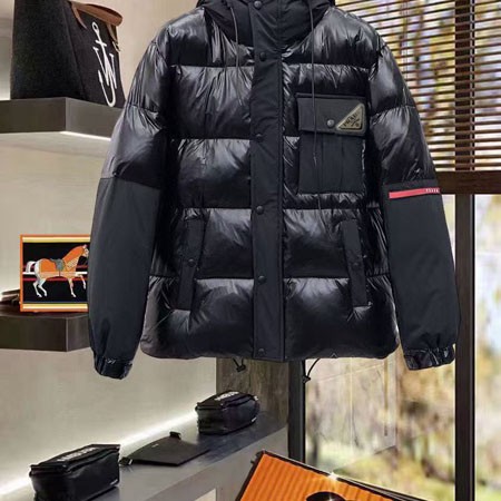 PRADA クロップド Re-Nylon ダウンジャケット フード付き ポケット付き 大きいサイズ メンズ おしゃれ