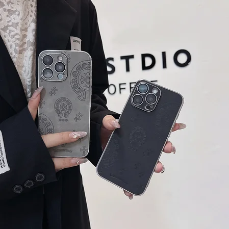 chrome hearts iphone18pro/18promaxケース 手触り良い puレザー CHクロス 電気メッキ 縁取り レンズ保護 男女兼用