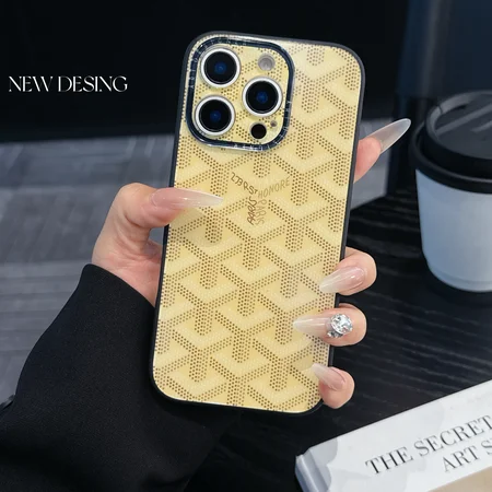 ゴヤールiphone18promaxケース 強化ガラス