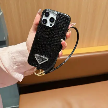 プラダ iphone18proケース ダイヤ 三角プレート
