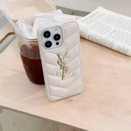 イヴサンローラン iphone18proケース 箔押しロゴ