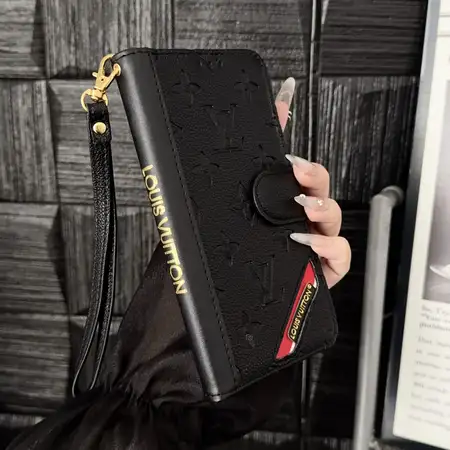 Gucci iphone18pro 手帳型ケース