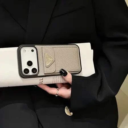 prada アイフォーン 18proケース 背面 収納