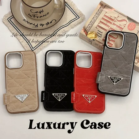 低価格 Prada iphone18pro/18promaxケース 手触り良い ふわふわ綿毛 エンボス加工 マトラッセ 菱形紋様 全面保護