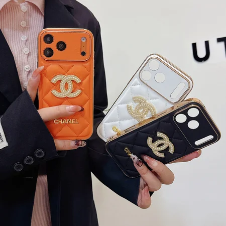 chanel  iphone18pro/18promaxケース マトラッセ レザー メッキ加工 金属感 バンパー 背面 パールCCロゴ レンズ保護