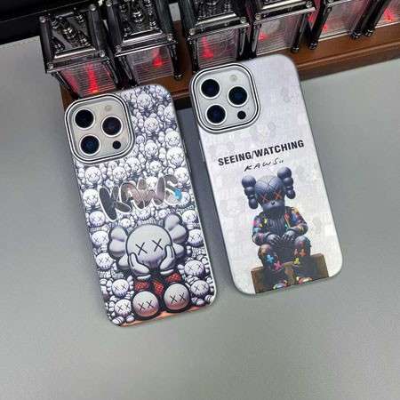 magsafeケース Kaws iPhone18/18proケース キャラクター フィギュア 高校生 可愛い 超薄型 スリム 耐衝撃 ベアブリック スマホケース