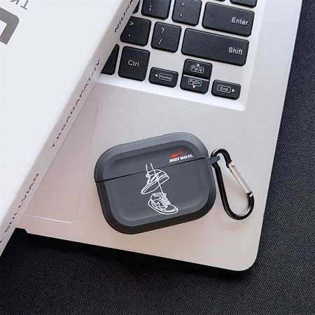 NIKE airpods5ケース カラビナ付き
