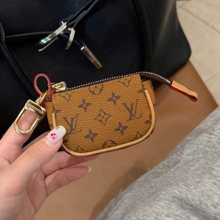 LV airpods5ケース キーリング