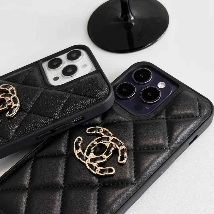 chanel iphone18proケースラムスキン ブラック