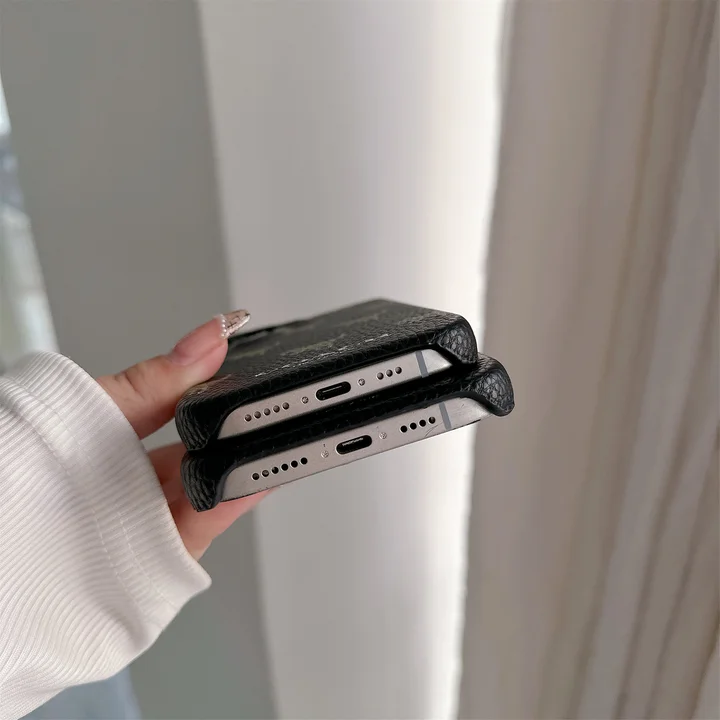 コーチ レキシー iPhone18proケース