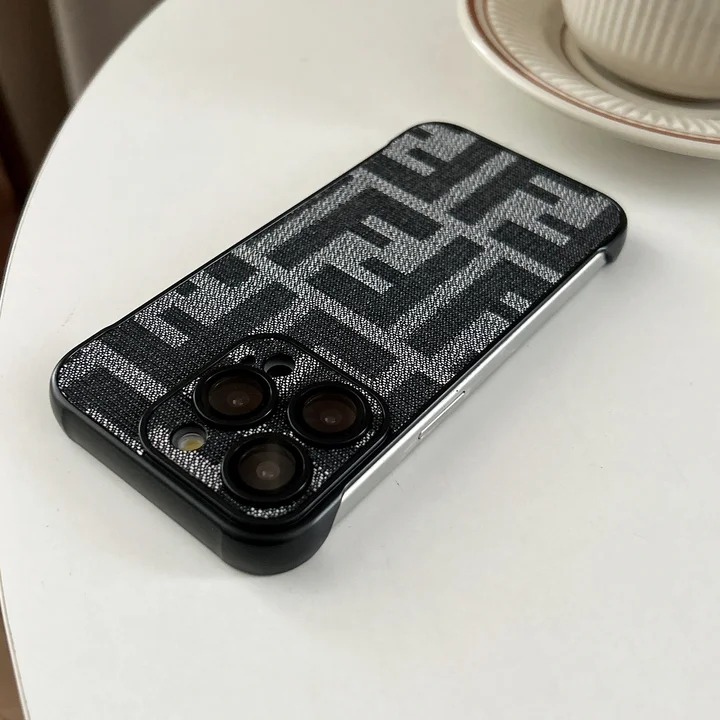 FENDI iphone18pro携帯ケース おすすめ
