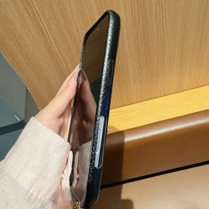 プラダ iphone18proケース ワニ柄