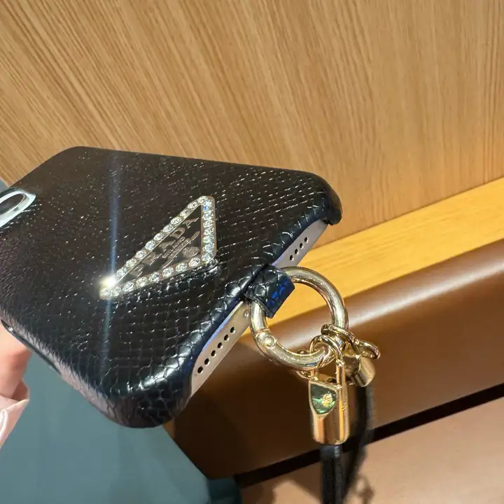 プラダ iphone18promaxケース バンド ストラップ