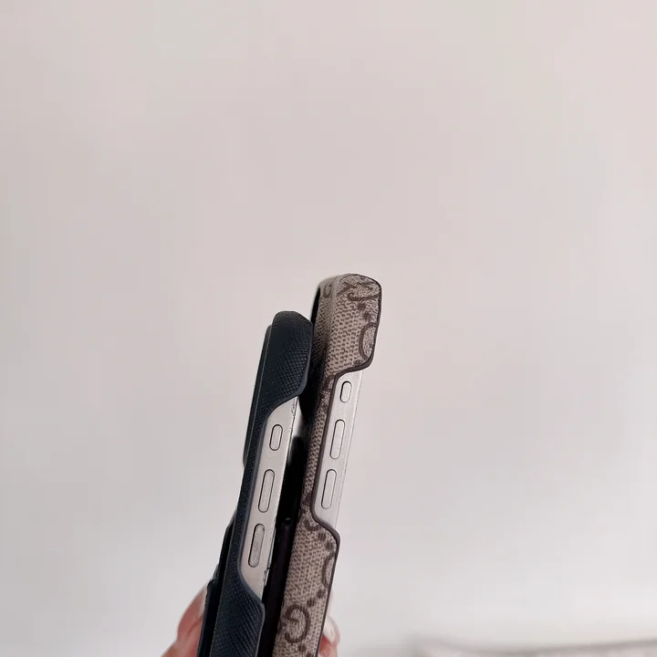 gucci iphone18proケース 背面 ポケット付き