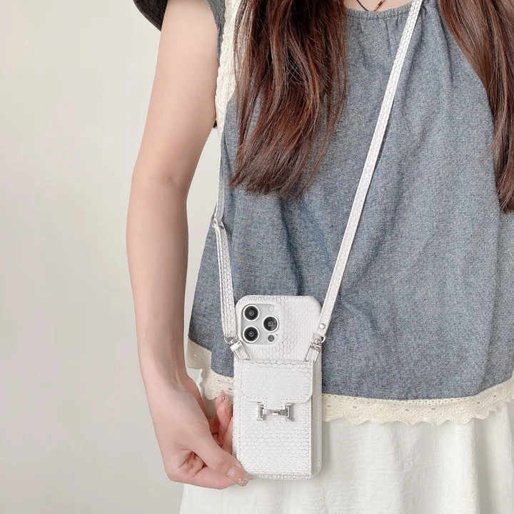 HERMES iphone18pro携帯ケース ヘビ革