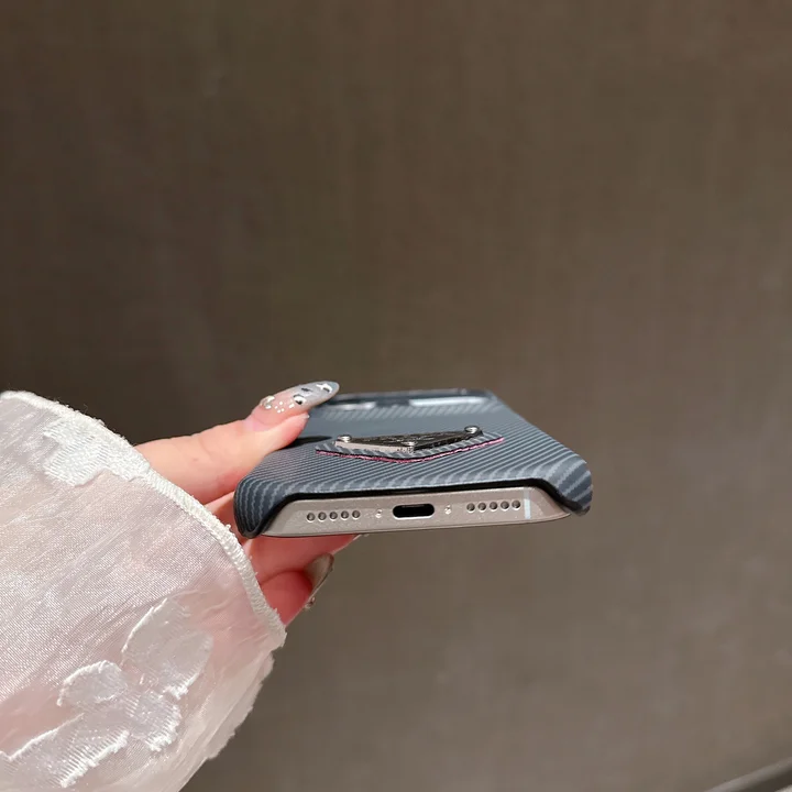 プラダ iphone18promaxケース 軽量 スリム