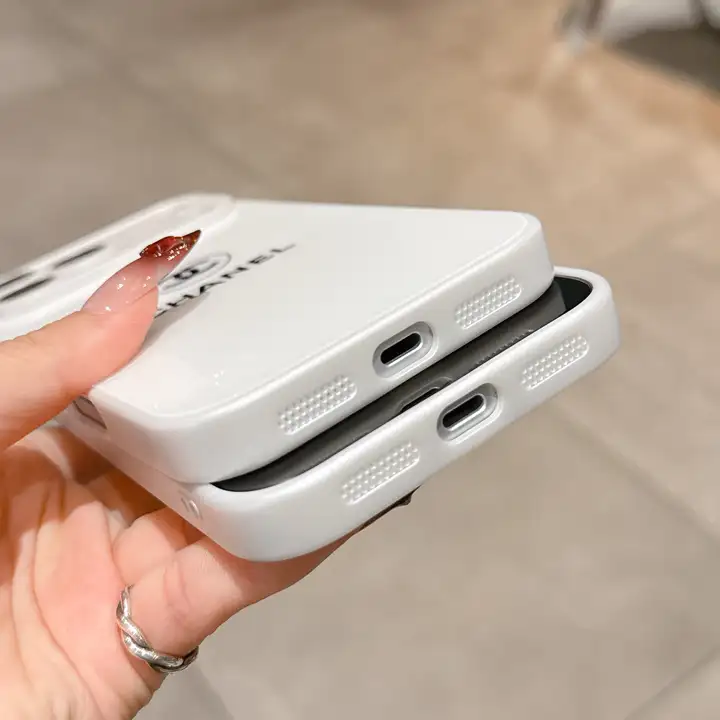 シャネル スリム iphone18ケース レンズ保護