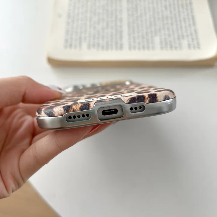 シャネル iphone18proケース ヒョウ柄