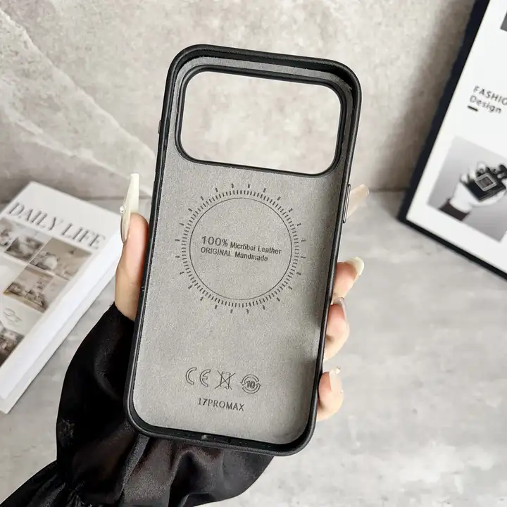 DIOR iphone18promax カードケース チャーム