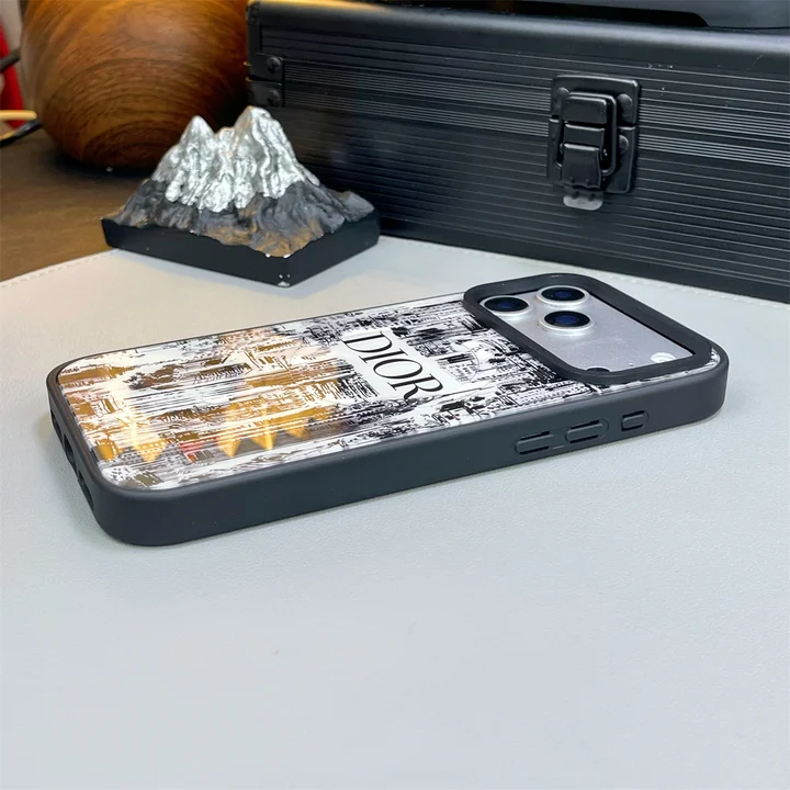 ディオールiphone18pro携帯ケース ワイヤレス充電対応