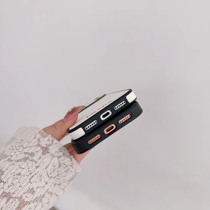 プラダ iphone18proケース サフィアーノレザー