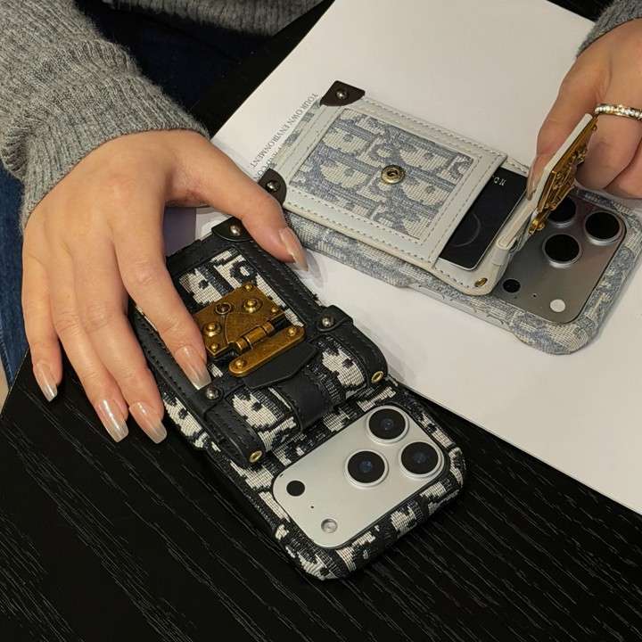 ディオール iphone18proケース 刺繍ロゴ