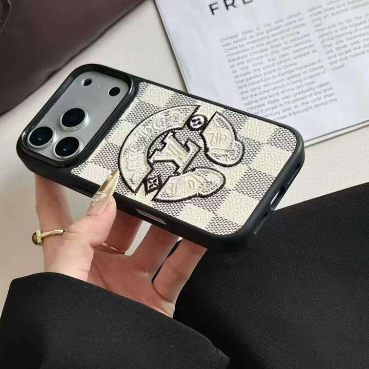 クロームハーツ コラボ iphone18proカバー