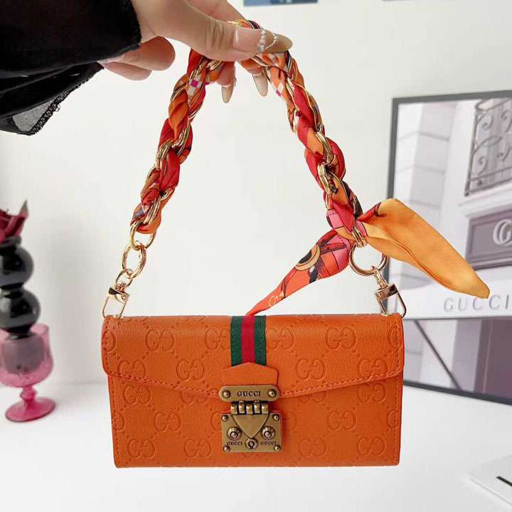 gucci ggキャンバス iphone18pro手帳ケース 