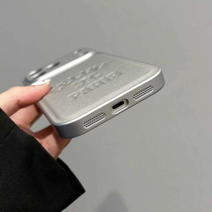 セリーヌ アイフォン 18pro 携帯ケース 瞬間変身