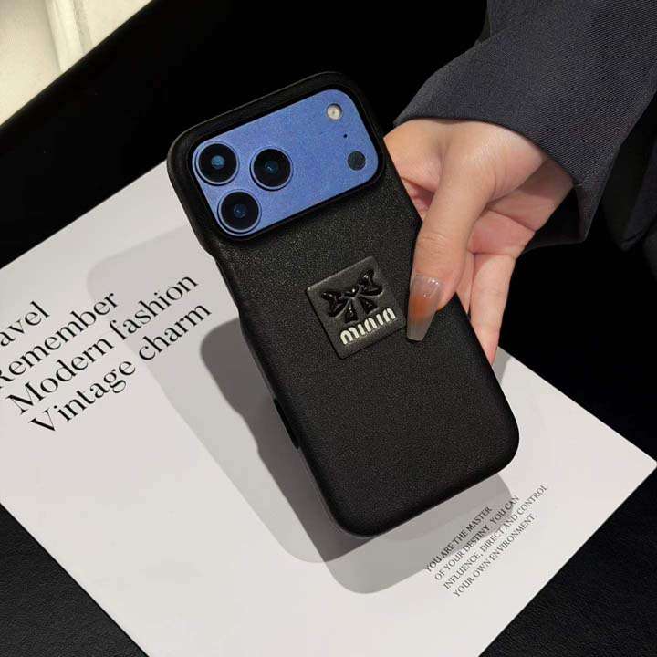ミュウミュウ iphone18proケース ロゴパッチ