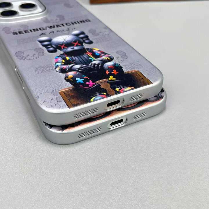 Kaws iphone18promax ベアブリック スマホケース