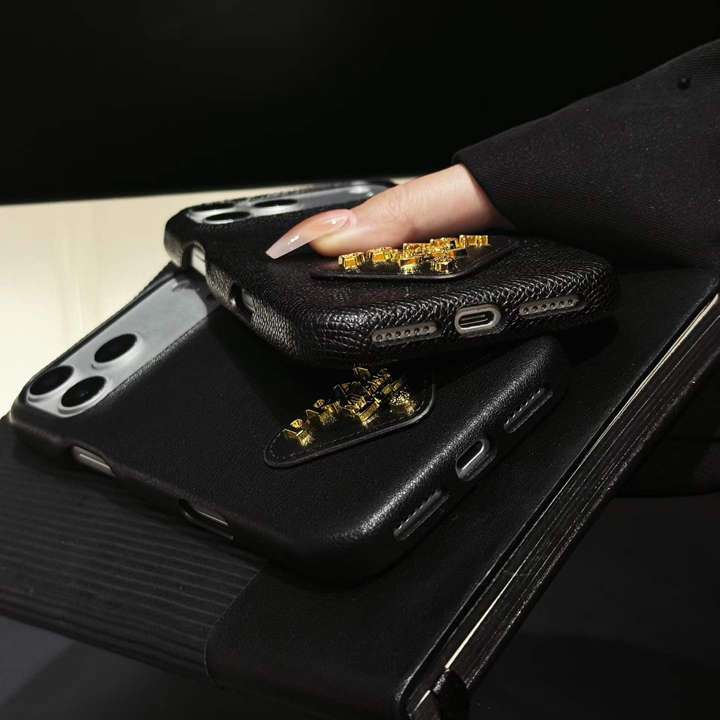PRADA サフィアーノレザー iphone18proカバー