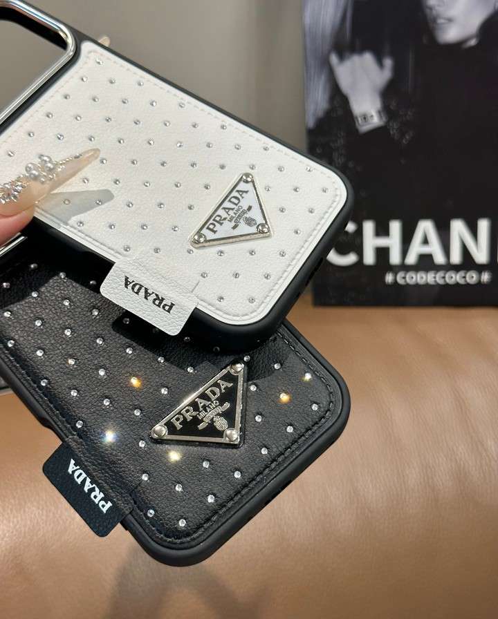 prada iphone18pro携帯ケース メッキ加工 レンズ保護