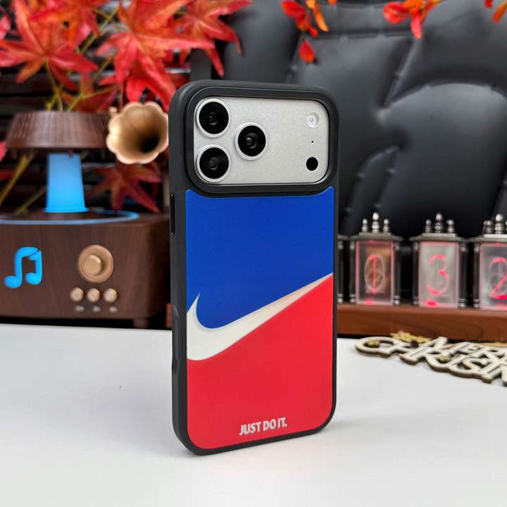 ナイキ iPhone18proケース 肌感