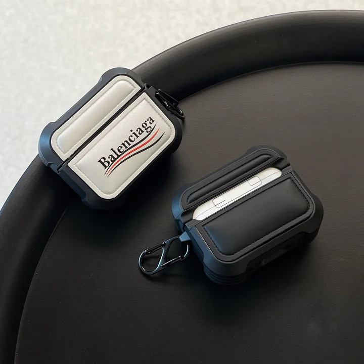バレンシアガ airpods5ケース 紛失防止 カラビナ付き