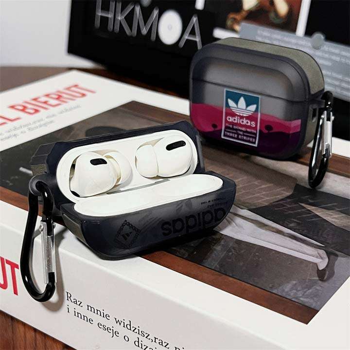 adidas airpods5ケース マット仕上げ