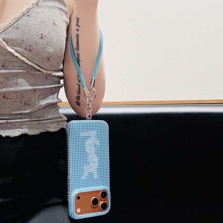 サンローラン iphone18proケース 手首ストラップ 挟むだけ
