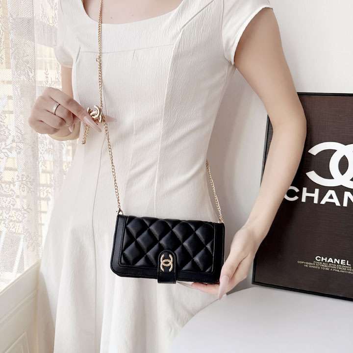 Chanel iphone18promaxケース 手帳型 ショルダーチェーン付き