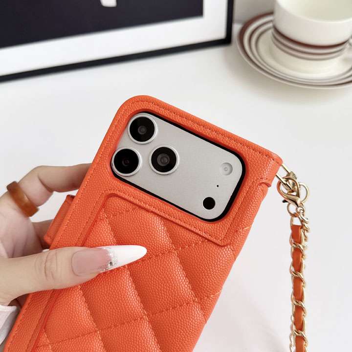 シャネル iphone18proケース ハンドチェーン付き