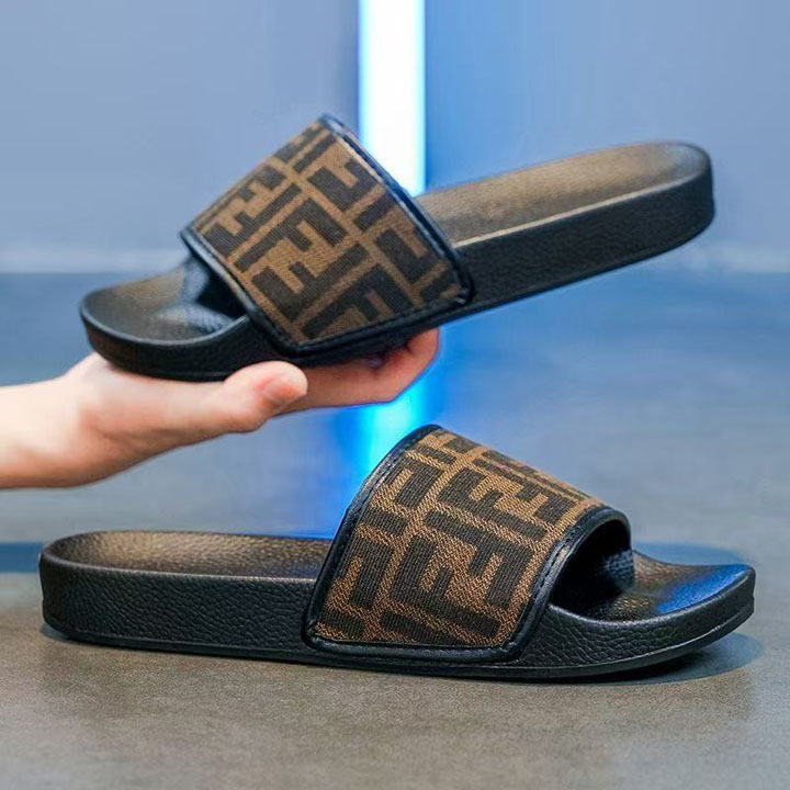 FENDI Diagonal スライドサンダル