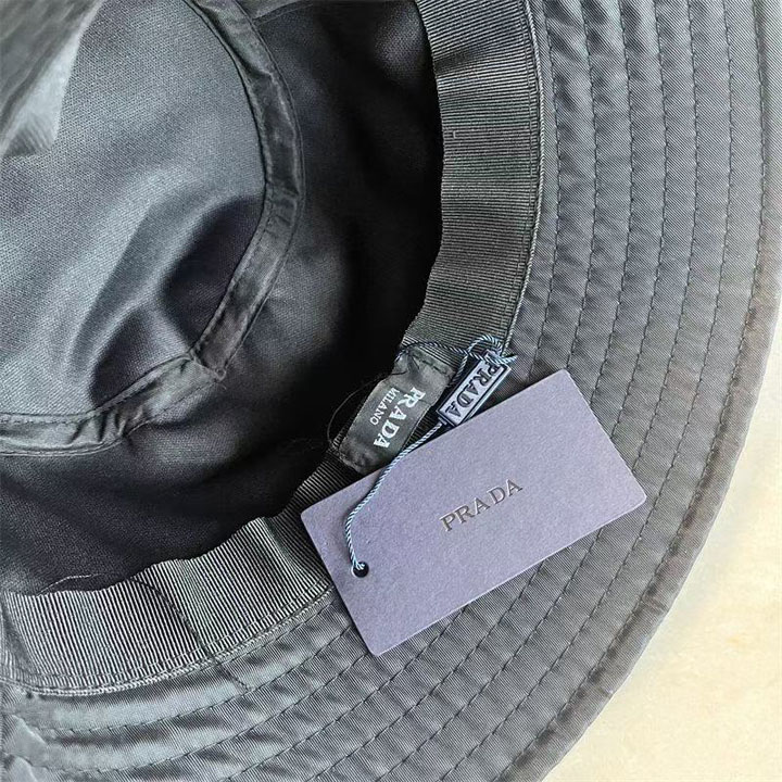 PRADA キャップ 人気