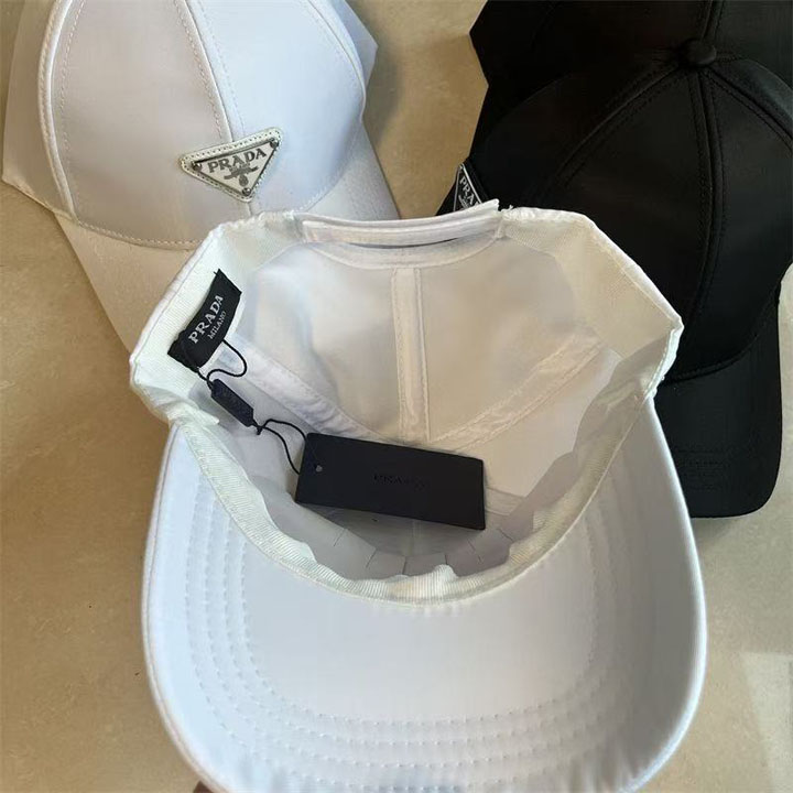 PRADA 三角ロゴ 野球帽