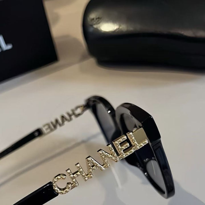 CHANEL ブラックレンズ サングラス