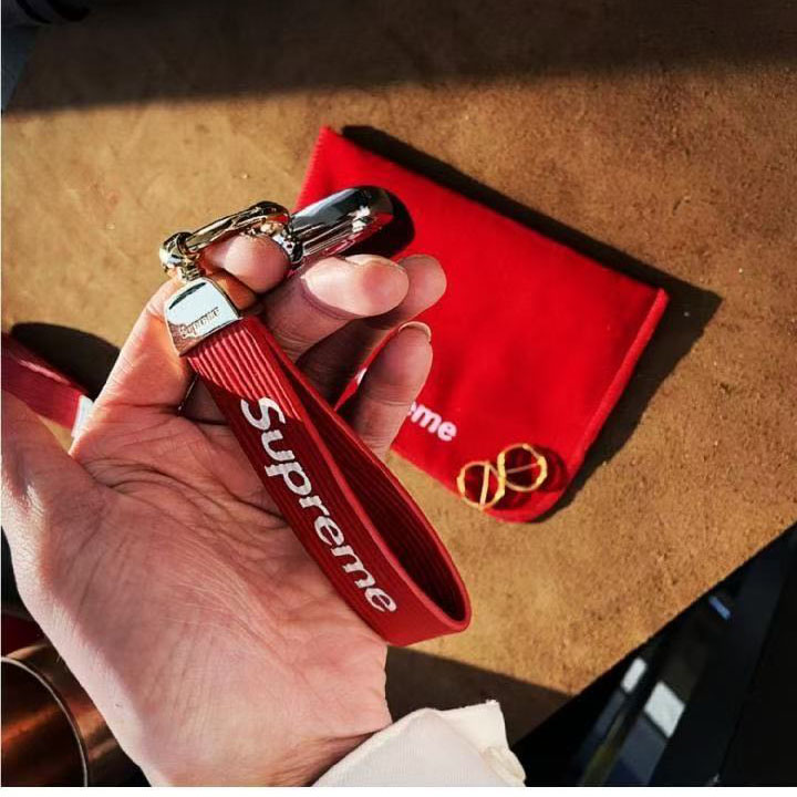 supreme ブラック キーホルダー