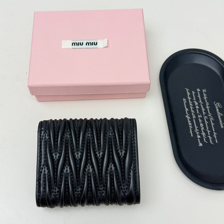MIU MIU マテラッセレザー ミニ 財布