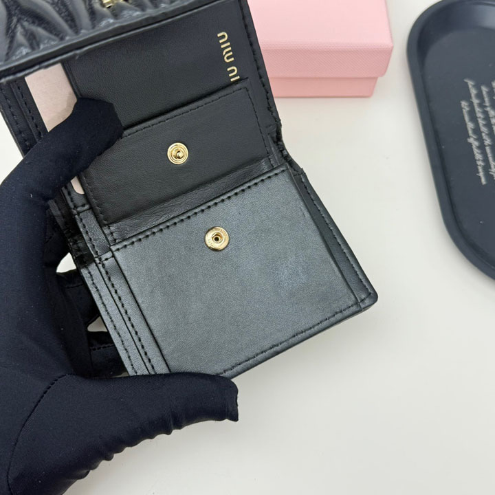 MIU MIU ミニ 財布 レディース