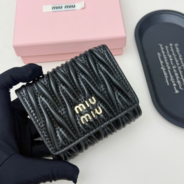 MIU MIU ミニ 財布 レディース